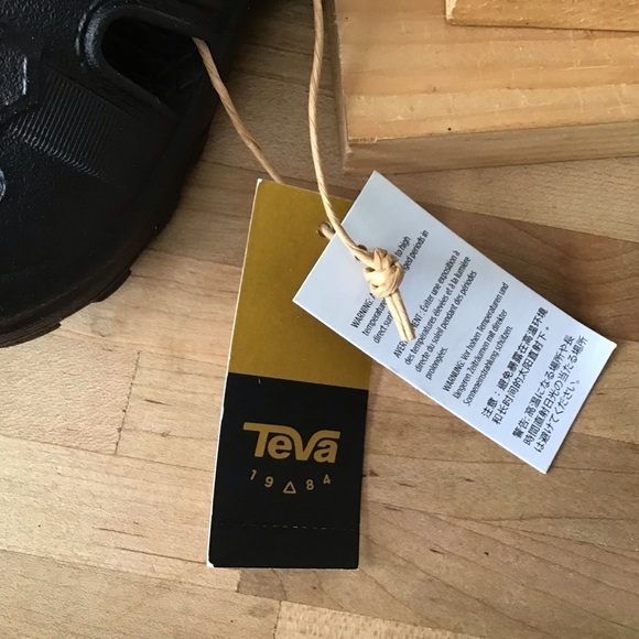 NWT Teva Omnium Drift water shoes. Little boy size 1. - Picture 6 of 7